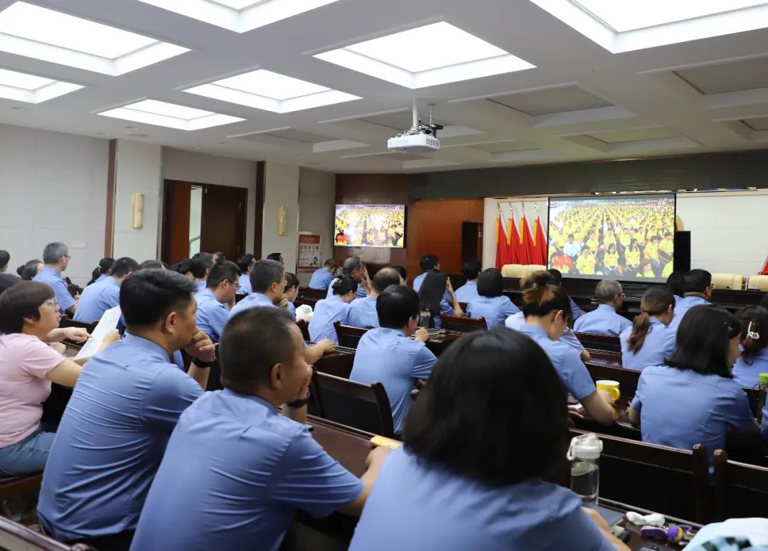 金昌市检察院组织干警集中收看庆祝中国共产党成立100周年大会盛况 重温入党誓词 坚定初心使命