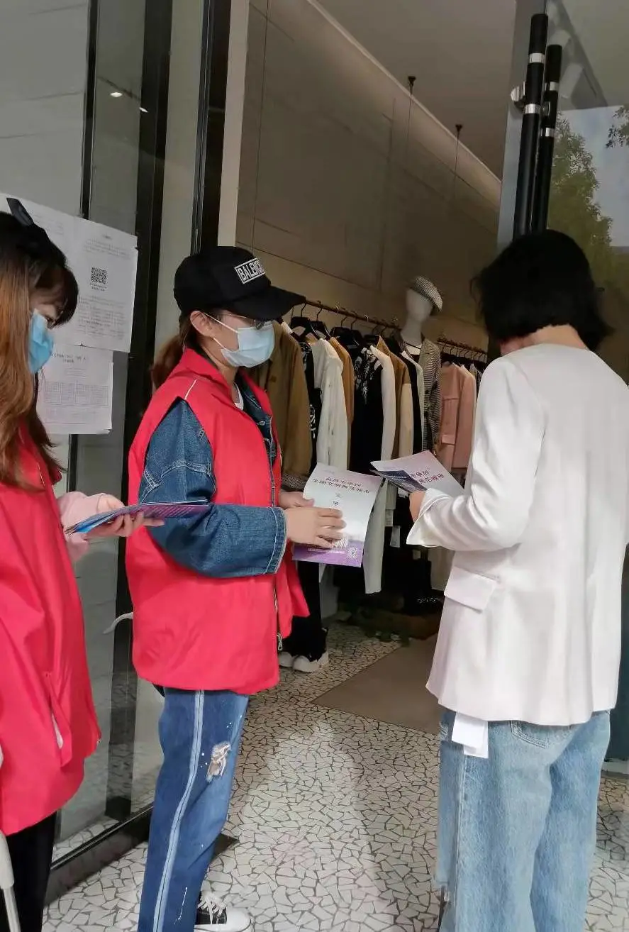 创建连着你我他 众手浇开文明花——金昌市检察院开展第三周“包街包帮”志愿服务活动