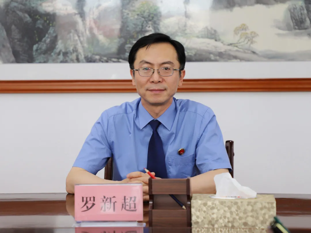 带头开展专题交流 迅速掀起学习热潮