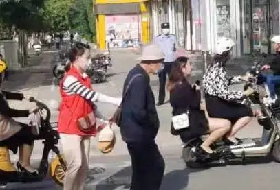 创建连着你我他 众手浇开文明花——金昌市检察院开展第三周“包街包帮”志愿服务活动