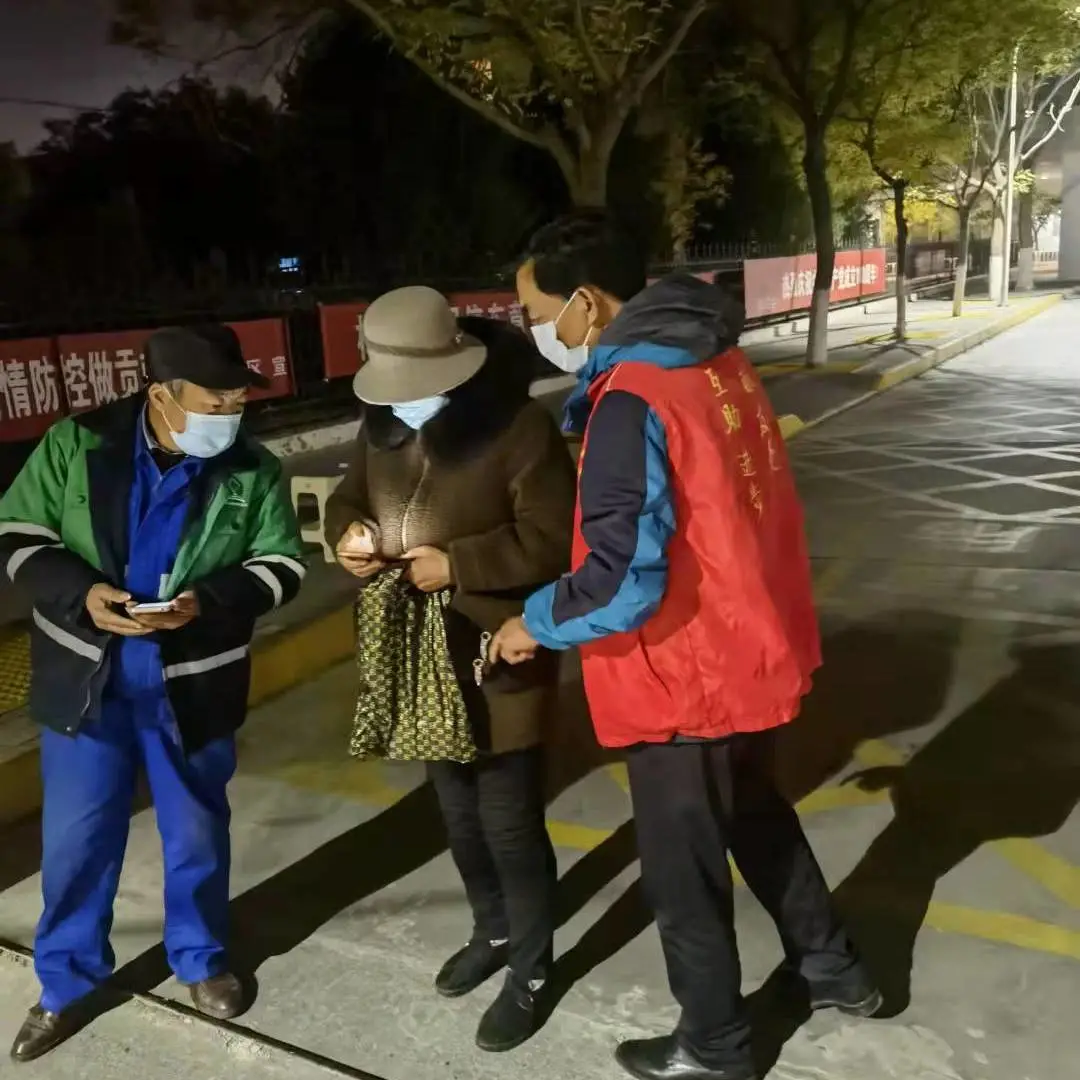 张建明深入抗疫一线调研指导 看望参与社区疫情防控志愿服务的检察干警