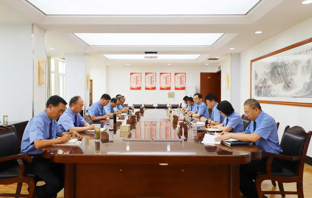 带头开展专题交流 迅速掀起学习热潮