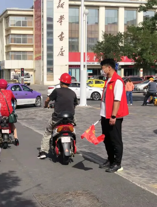创建连着你我他 众手浇开文明花——金昌市检察院开展第三周“包街包帮”志愿服务活动
