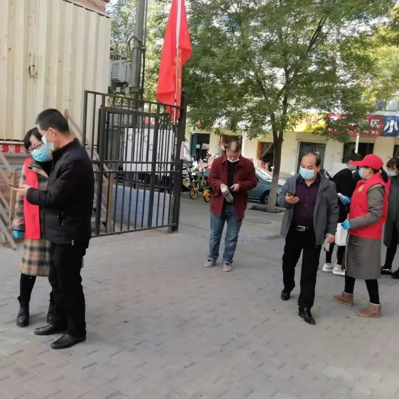 张建明深入抗疫一线调研指导 看望参与社区疫情防控志愿服务的检察干警