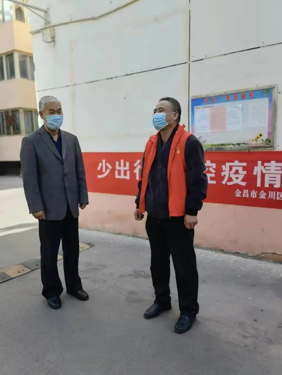 张建明深入抗疫一线调研指导 看望参与社区疫情防控志愿服务的检察干警